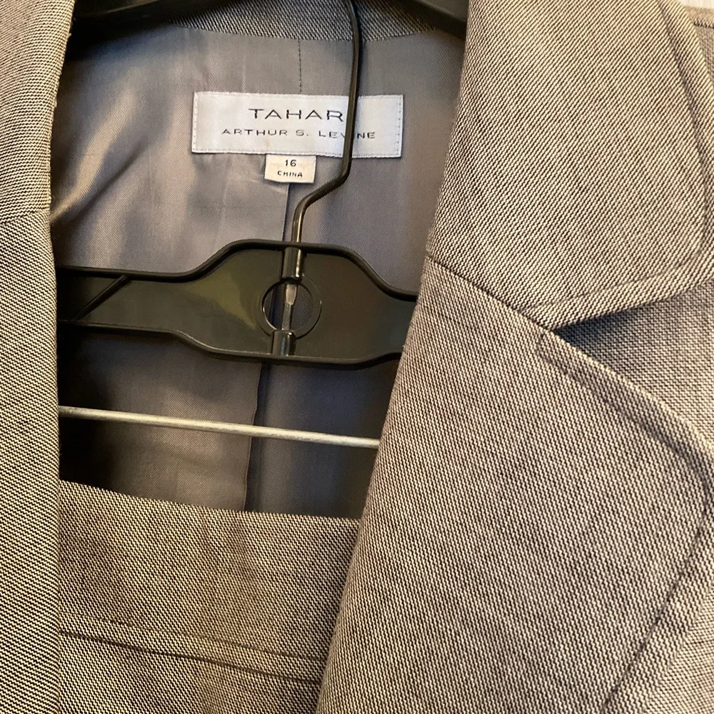 Gray Tahari by Arthur Levine Skirt Suit - Picture 2 of 2